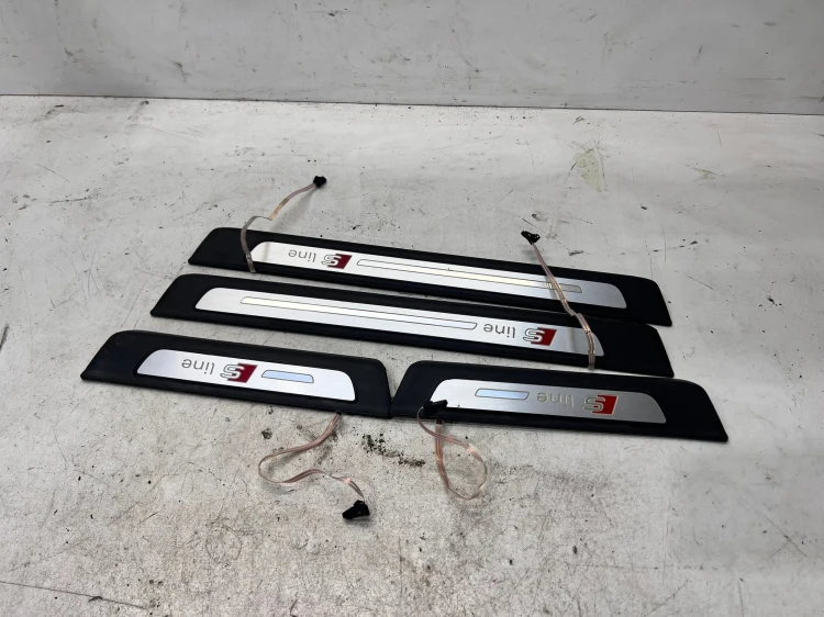 LISTWA PROGOWA WEWNĘTRZNA AUDI Q7 4M KOMPLET SLINE