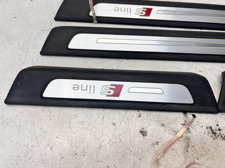 LISTWA PROGOWA WEWNĘTRZNA AUDI Q7 4M KOMPLET SLINE