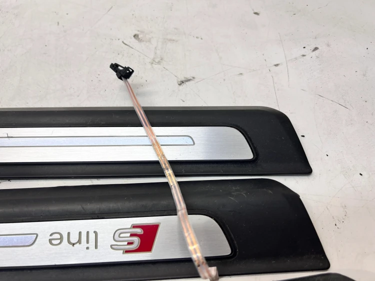 LISTWA PROGOWA WEWNĘTRZNA AUDI Q7 4M KOMPLET SLINE