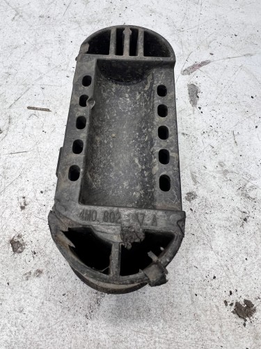 UCHWYT PODNOŚNIKA LEWARKA AUDI Q7 4M 4M0802847A