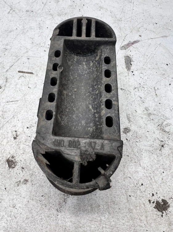 UCHWYT PODNOŚNIKA LEWARKA AUDI Q7 4M 4M0802847A
