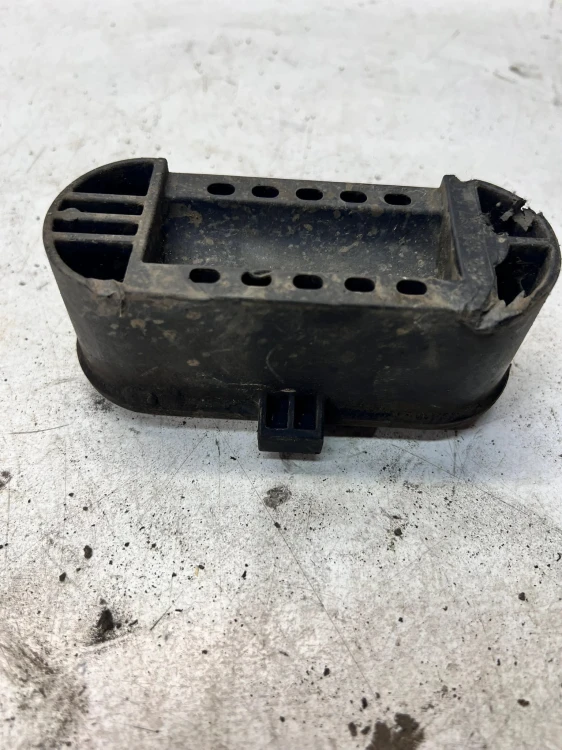 UCHWYT PODNOŚNIKA LEWARKA AUDI Q7 4M 4M0802847A