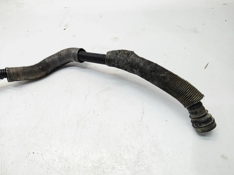RURA ŁĄCZĄCA PRZEWÓD POWIETRZA AUDI A6 C6 2.4 BDW 06E131831E