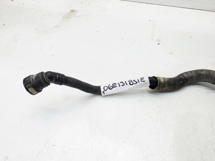 RURA ŁĄCZĄCA PRZEWÓD POWIETRZA AUDI A6 C6 2.4 BDW 06E131831E