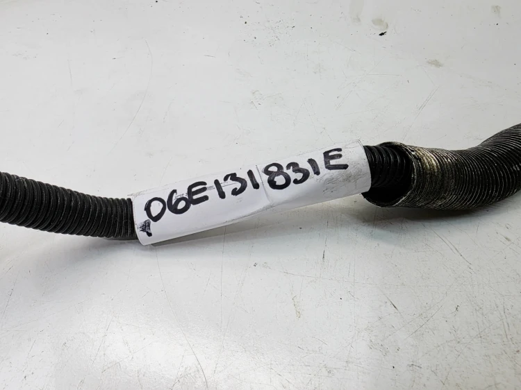RURA ŁĄCZĄCA PRZEWÓD POWIETRZA AUDI A6 C6 2.4 BDW 06E131831E