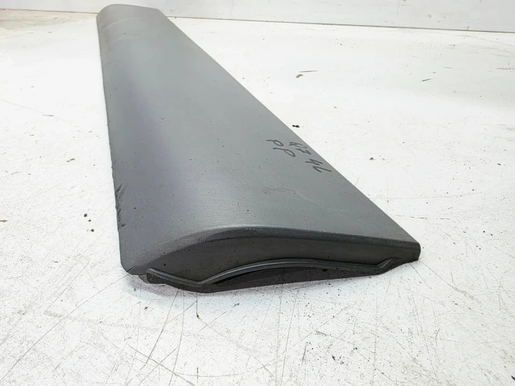 LISTWA DOLNA DRZWI PRAWY PRZÓD AUDI Q7 4L 4L0853960A/B