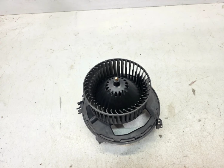 WENTYLATOR DMUCHAWA NAGRZEWNICY AUDI VOLKSEAGEN SEAT SKODA 5Q1819021B