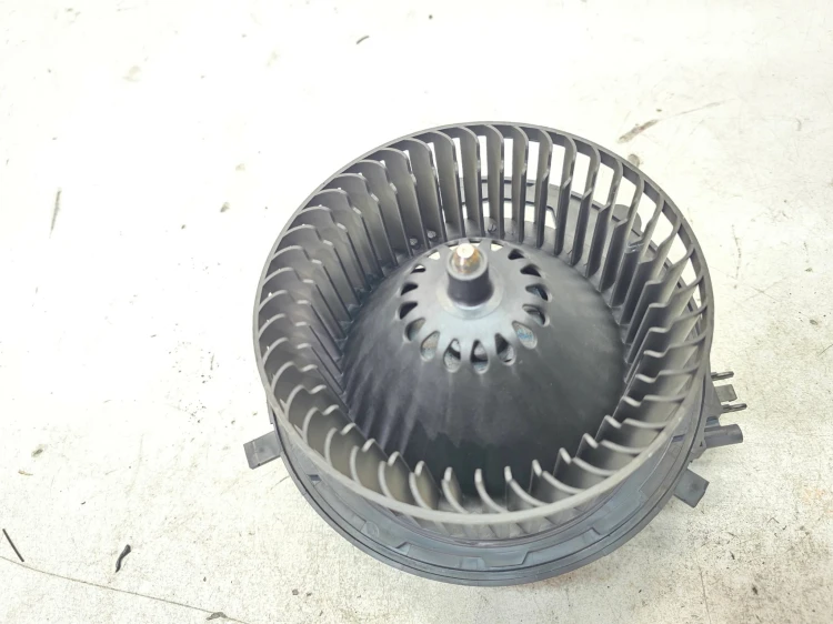 WENTYLATOR DMUCHAWA NAGRZEWNICY AUDI VOLKSEAGEN SEAT SKODA 5Q1819021B