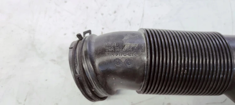 WLOT DOLOT RURA POWIETRZA AUDI Q3 F3 5QA129684
