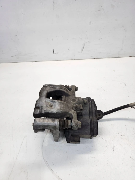 ZACISK HAMULCOWY LEWY TYŁ AUDI A4 B9 A5 8W0405BL