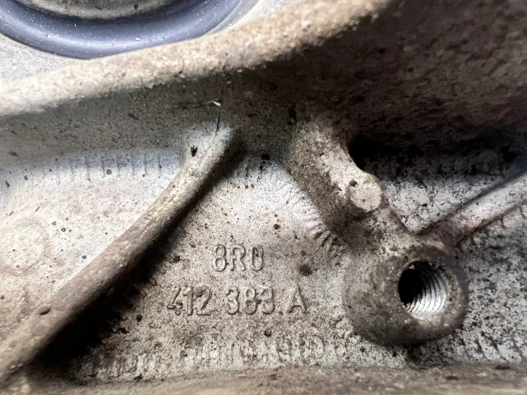 MOCOWANIE GÓRNE AMORTYZATORA AUDI Q5 8R 8R0412383A