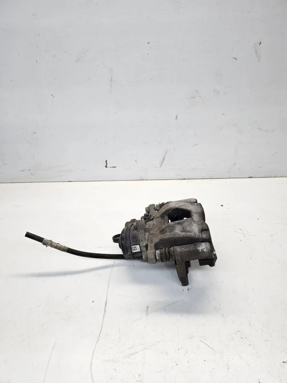 ZACISK HAMULCOWY LEWY TYŁ AUDI A4 B9 A5 8W0405BL