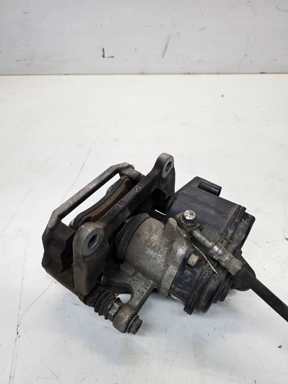 ZACISK HAMULCOWY LEWY TYŁ AUDI A4 B9 A5 8W0405BL