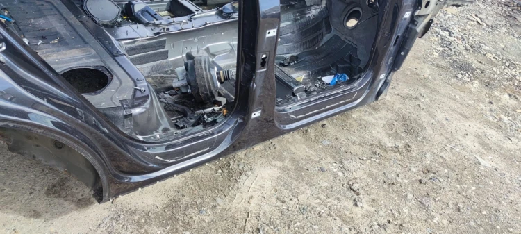 ĆWIARTKA PRÓG BOK PRAWA STRONA AUDI Q5 8R LZ7L