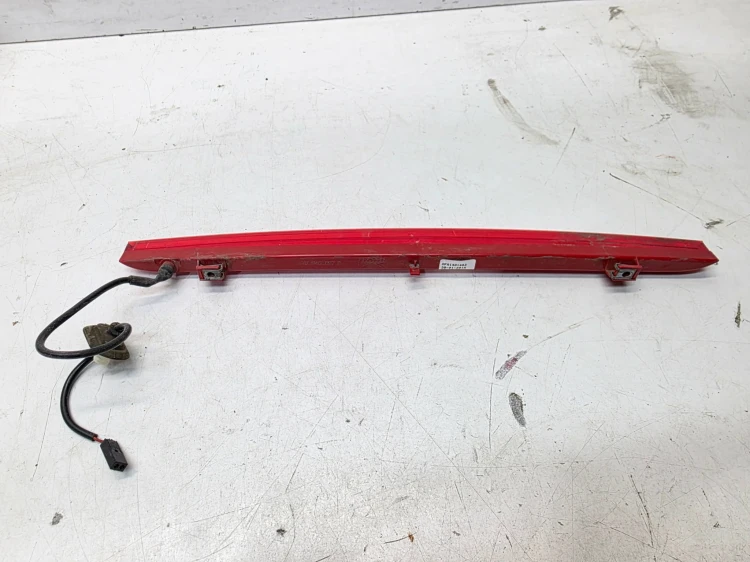 ŚWIATŁO STOP STOPU AUDI A3 8V S-LINE 8V0945097B