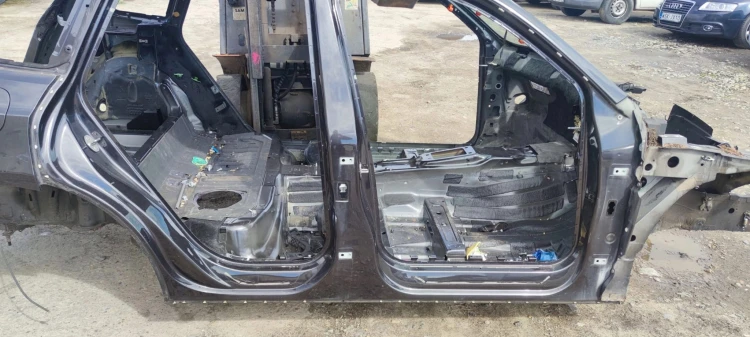 ĆWIARTKA PRÓG BOK PRAWA STRONA AUDI Q5 8R LZ7L