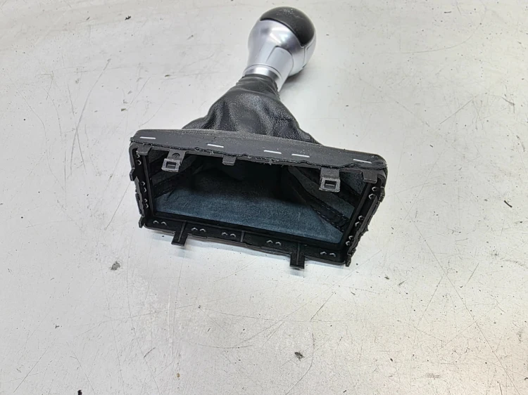 MIESZEK GAŁKA ZMIANY BIEGÓW AUTOMAT AUDI A3 8V 8V1713139J S-LINE