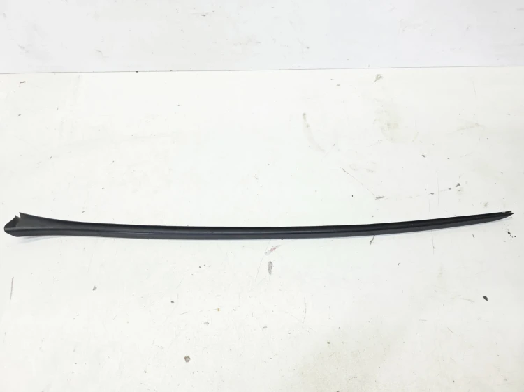 LISTWA ZGARNIAJĄCA SZYBY CZOŁOWEJ LEWA AUDI Q7 4M 4M0854327B
