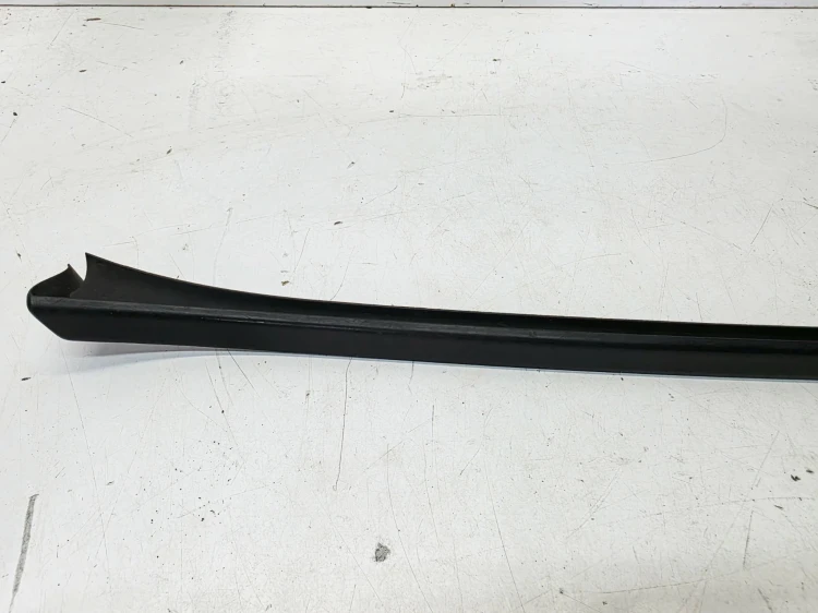 LISTWA ZGARNIAJĄCA SZYBY CZOŁOWEJ LEWA AUDI Q7 4M 4M0854327B