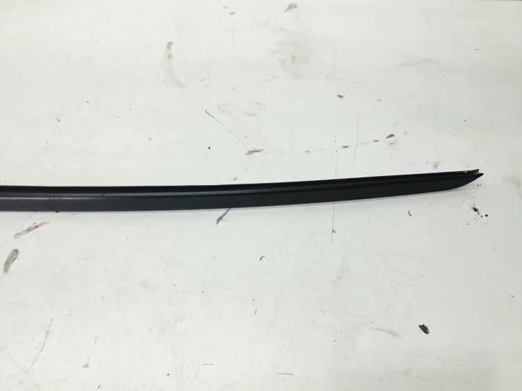 LISTWA ZGARNIAJĄCA SZYBY CZOŁOWEJ LEWA AUDI Q7 4M 4M0854327B