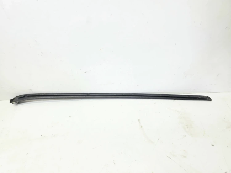 LISTWA ZGARNIAJĄCA SZYBY CZOŁOWEJ LEWA AUDI Q7 4M 4M0854327B