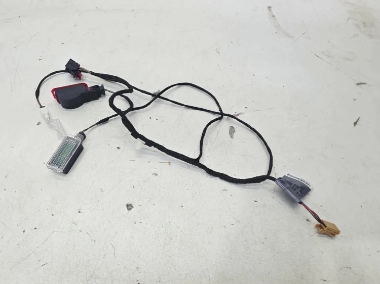 WIĄZKA BOCZKA DRZWI AMBIENTE LEWY LUP PRAWY TYŁ AUDI A3 8V 8V4971693B