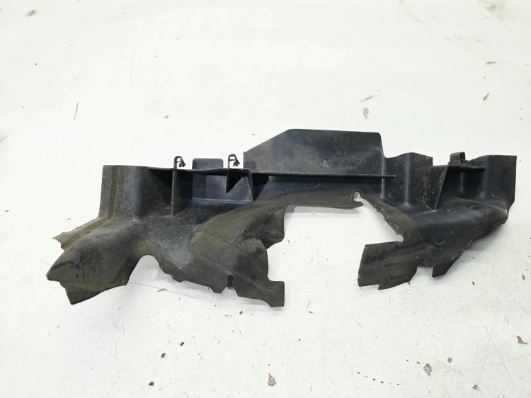KIEROWNICA POWIETRZA PRAWA AUDI A3 8V 8V0121284A