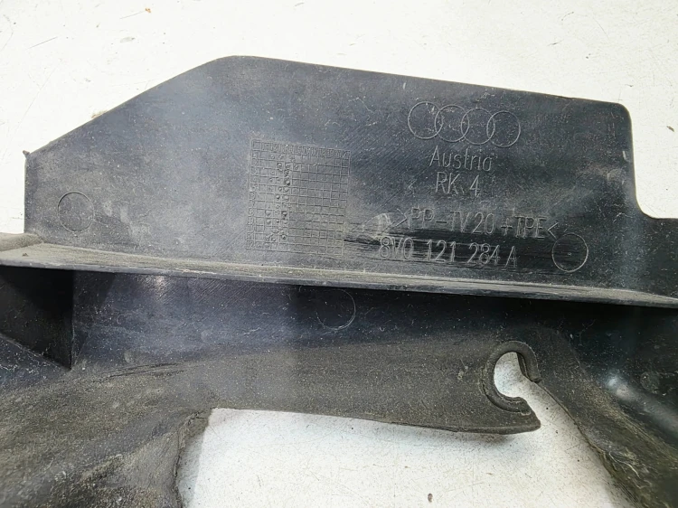 KIEROWNICA POWIETRZA PRAWA AUDI A3 8V 8V0121284A