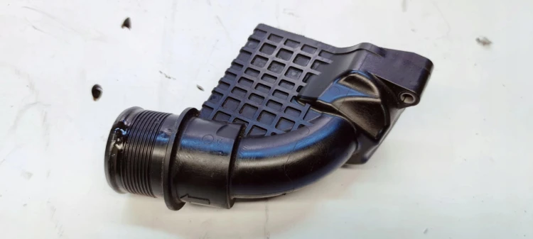 RURA TURBO INTERCOOLERA AUDI A4 B9 A5 2.0 TDI 04L131111N