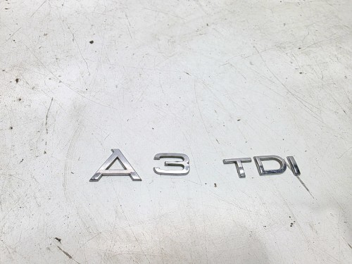 EMBLEMAT KLAPY BAGAŻNIKA TYŁ AUDI A3 8V 8P 1.6 2.0 TDI