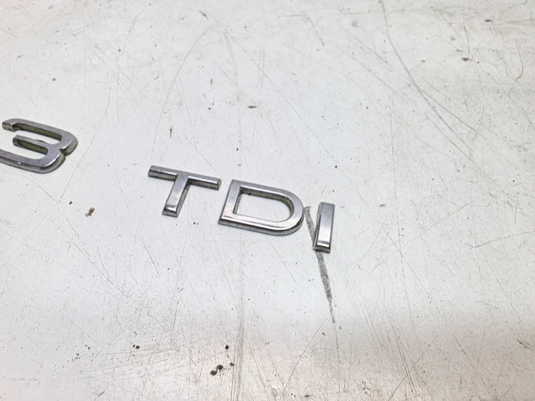 EMBLEMAT KLAPY BAGAŻNIKA TYŁ AUDI A3 8V 8P 1.6 2.0 TDI