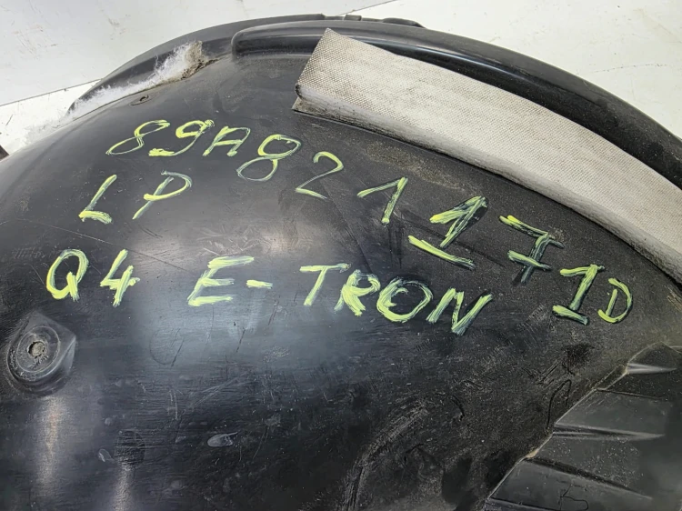 NADKOLE PLASTIKOWE LEWY PRZÓD AUDI Q4 E-TRON 89A821171D