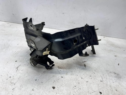 WSPORNIK MOCOWANIE BŁOTNIKA LEWY PRZÓD AUDI Q7 4M 4M0821137B