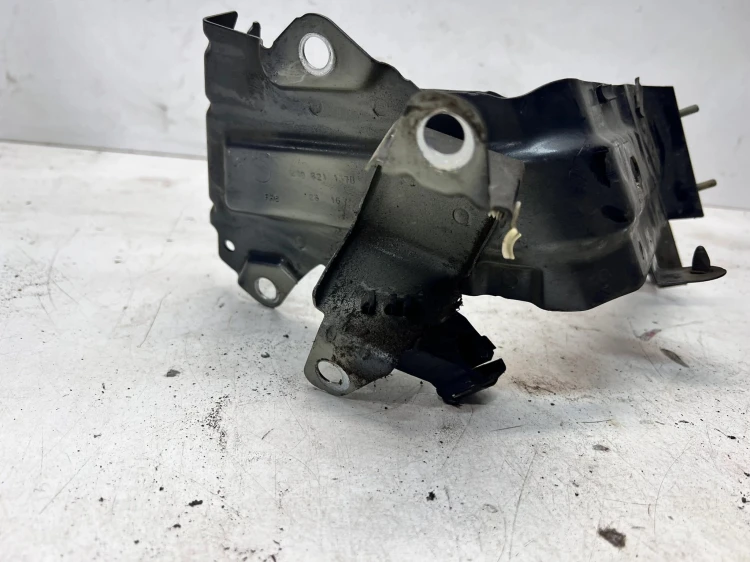 WSPORNIK MOCOWANIE BŁOTNIKA LEWY PRZÓD AUDI Q7 4M 4M0821137B