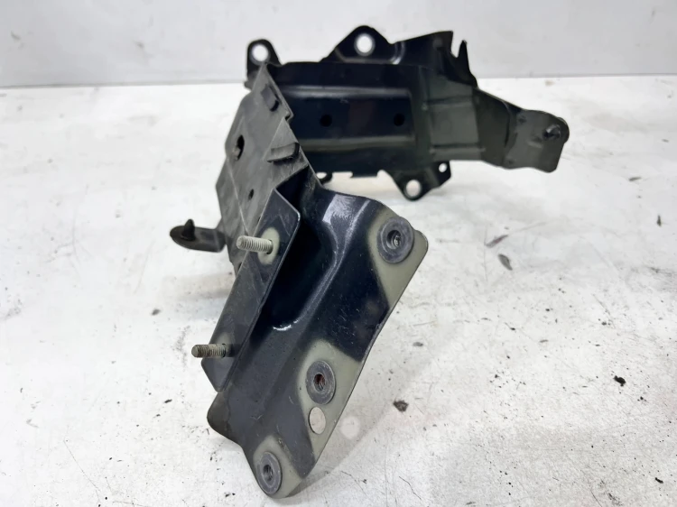 WSPORNIK MOCOWANIE BŁOTNIKA LEWY PRZÓD AUDI Q7 4M 4M0821137B