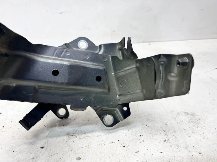 WSPORNIK MOCOWANIE BŁOTNIKA LEWY PRZÓD AUDI Q7 4M 4M0821137B