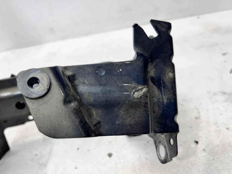 WSPORNIK MOCOWANIE BŁOTNIKA LEWY PRZÓD AUDI Q7 4M 4M0821137B
