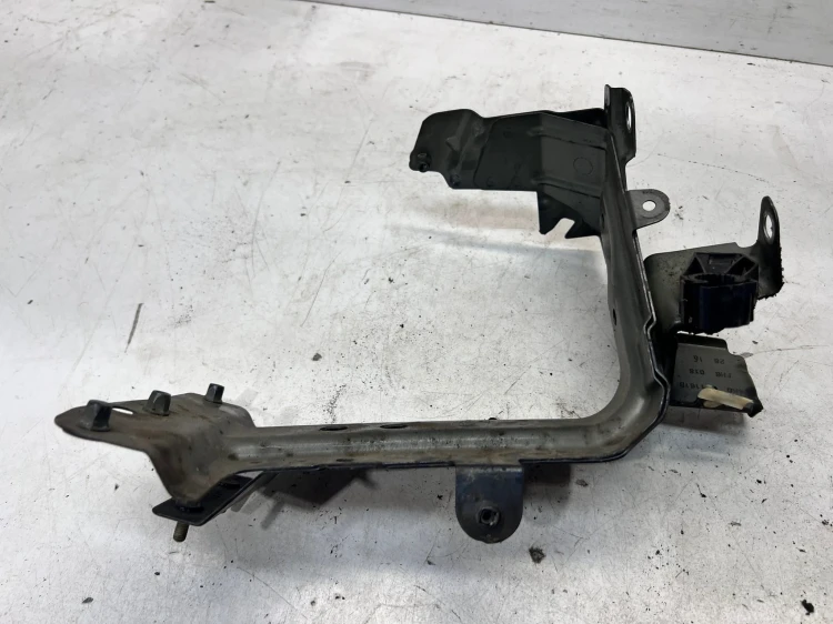 WSPORNIK MOCOWANIE BŁOTNIKA LEWY PRZÓD AUDI Q7 4M 4M0821137B