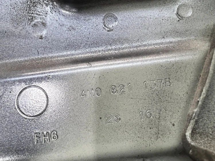 WSPORNIK MOCOWANIE BŁOTNIKA LEWY PRZÓD AUDI Q7 4M 4M0821137B