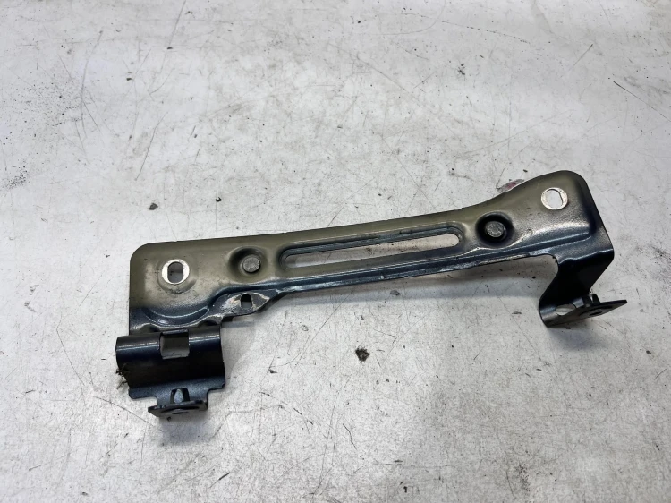WSPORNIK MOCOWANIE BŁOTNIKA PRAWY PRZÓD AUDI Q7 4M 4M0821432