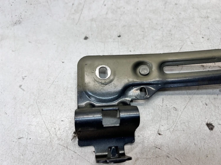 WSPORNIK MOCOWANIE BŁOTNIKA PRAWY PRZÓD AUDI Q7 4M 4M0821432