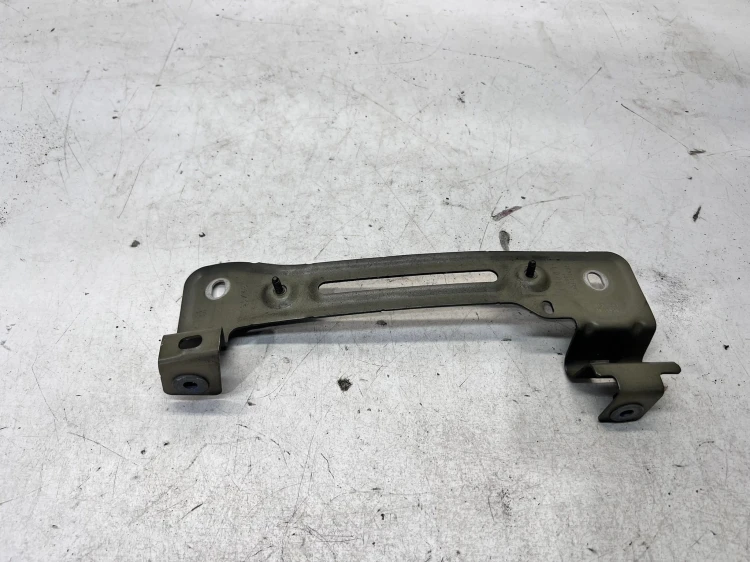 WSPORNIK MOCOWANIE BŁOTNIKA PRAWY PRZÓD AUDI Q7 4M 4M0821432