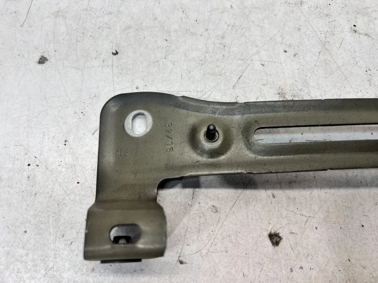 WSPORNIK MOCOWANIE BŁOTNIKA PRAWY PRZÓD AUDI Q7 4M 4M0821432