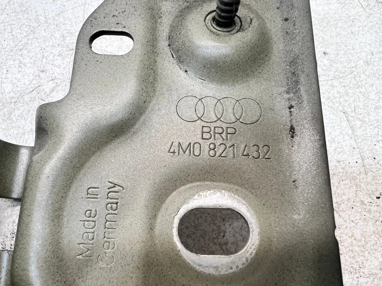 WSPORNIK MOCOWANIE BŁOTNIKA PRAWY PRZÓD AUDI Q7 4M 4M0821432