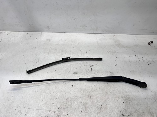 RAMIĘ WYCIERACZKI LEWE AUDI Q7 4M 4M2955407