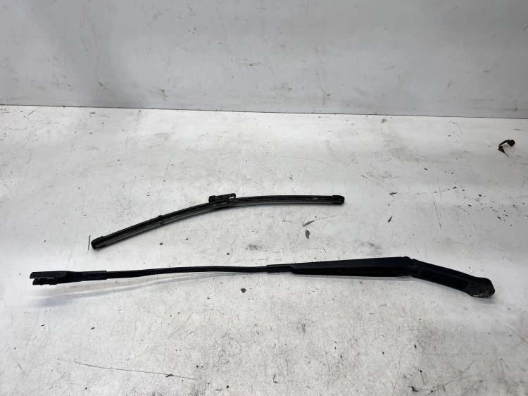 RAMIĘ WYCIERACZKI LEWE AUDI Q7 4M 4M2955407