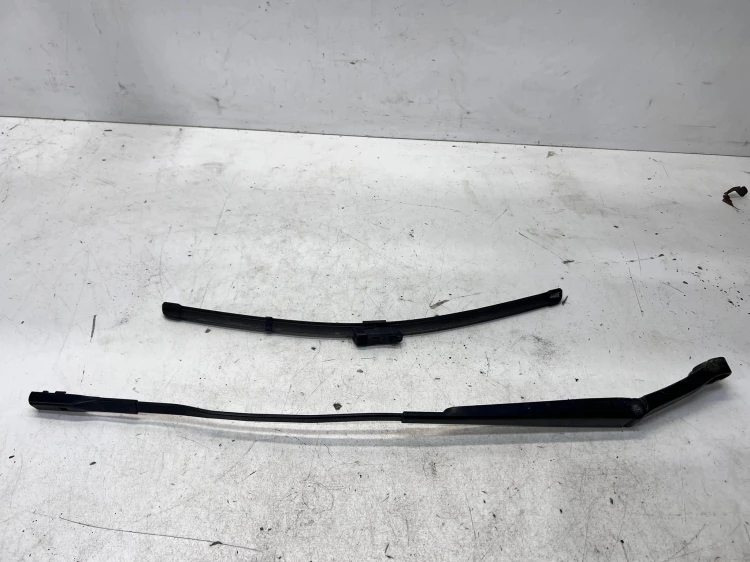 RAMIĘ WYCIERACZKI LEWE AUDI Q7 4M 4M2955407