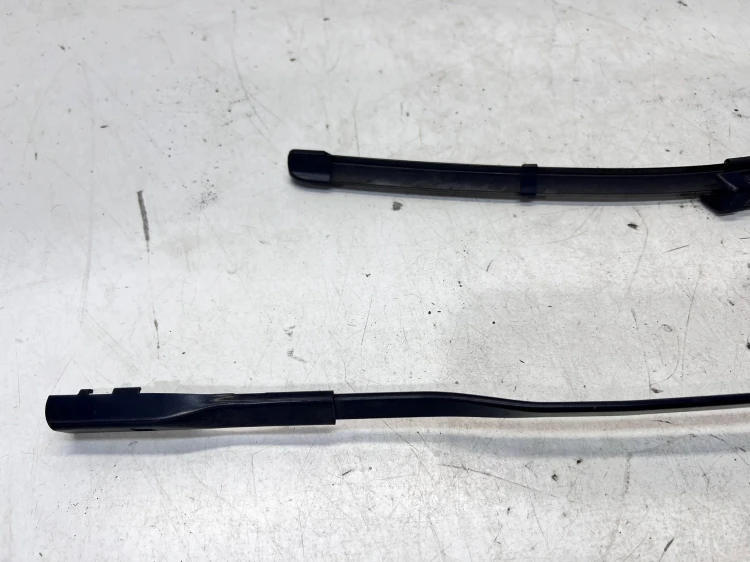 RAMIĘ WYCIERACZKI LEWE AUDI Q7 4M 4M2955407