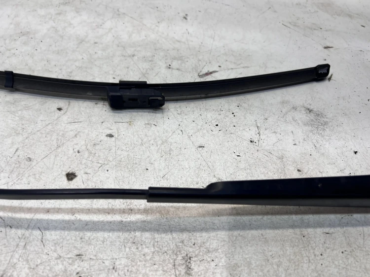 RAMIĘ WYCIERACZKI LEWE AUDI Q7 4M 4M2955407