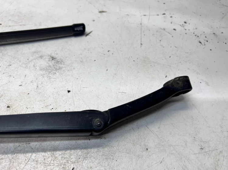 RAMIĘ WYCIERACZKI LEWE AUDI Q7 4M 4M2955407